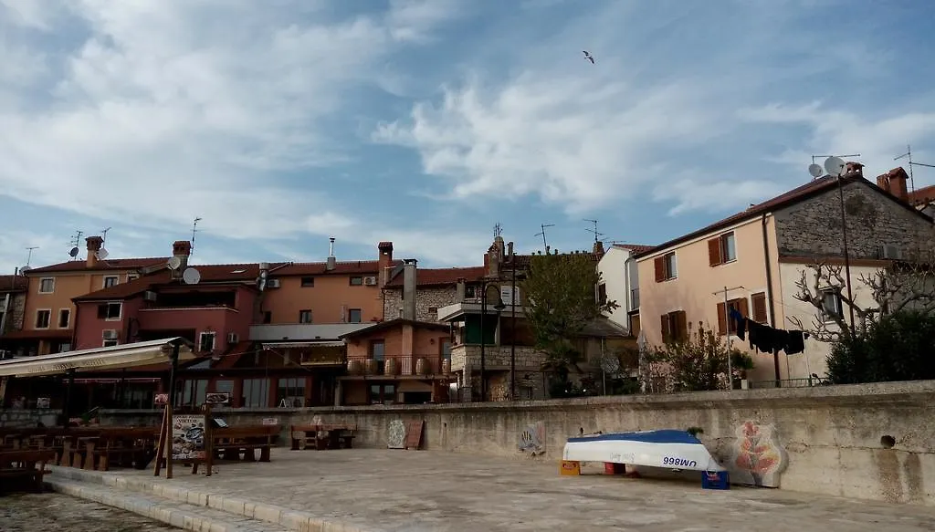 Apartment Nika Umag 0*,